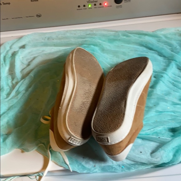 Brown Leather Court Sneaker. - Picture 3 of 4